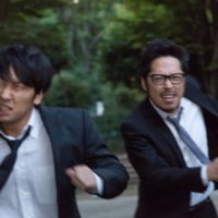 探偵はどうして2人以上で尾行するの？