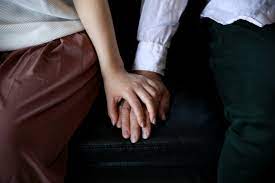 人気YouTuberはなぜ密会相手の不倫妻を冷たく捨てたのか？