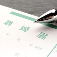 夫の不倫を見過ごしてしまう妻の特徴3選