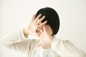 【不貞の証拠を逃さない】顔を隠しても逃げられない｜トラスト探偵事務所の徹底調査力