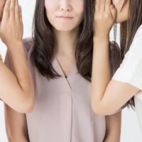 ママ友グループの闇 〜噂話が「浮気の標的」を生む瞬間〜