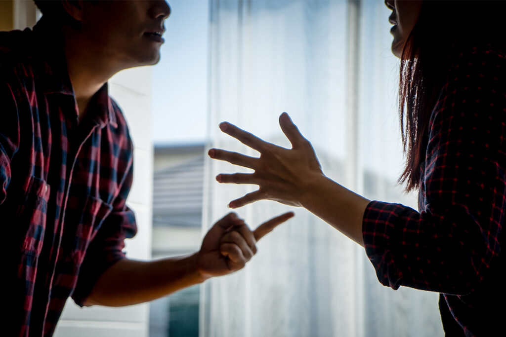 妻の浮気を疑った夫が傷害事件に…感情的になる前にすべき“たった一つのこと”