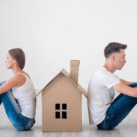 【浮気とお金】借金までして不倫する夫…許せる？許せない？離婚を決意する瞬間