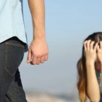 売れない時期を支えたパートナーを手放す心理とその実態