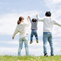 複数の浮気相手男性を同時進行で子供に会わせてしまう母親の心理