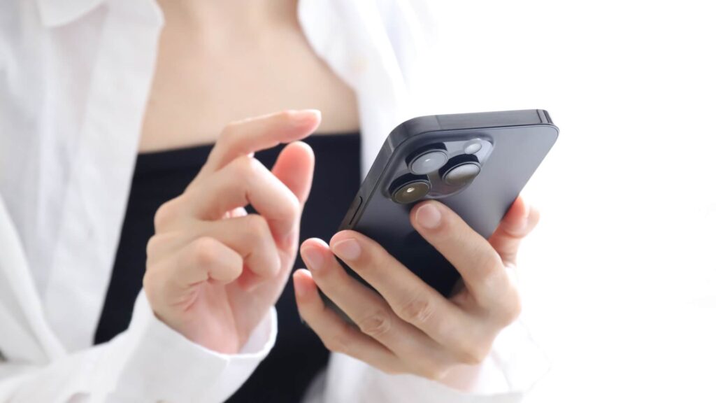 スマホをわざと“無防備”に？――「見せかけの安心感」に潜む浮気の罠