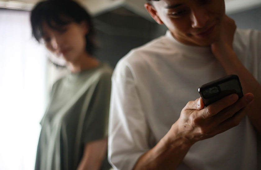 単身赴任中の浮気が急増｜週末の帰省が減ったら要注意！探偵が教える見抜き方と調査のタイミング
