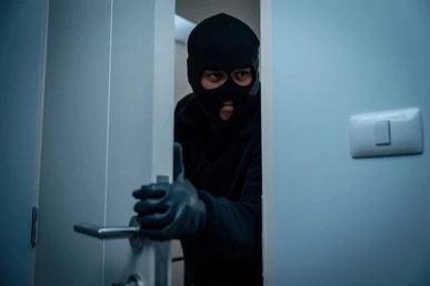 借金のスパイラルと闇バイト — 家出した息子を放っておけない理由