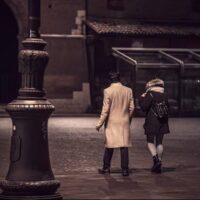 年末の浮気調査は「長時間張り込み」より「刺さる時間」に絞れ。短期集中で証拠化する設計図