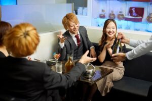 ホストクラブ「俺の夢を応援してほしい」と言われたら要注意？ 恋愛感情を利用したお金トラブルの典型例